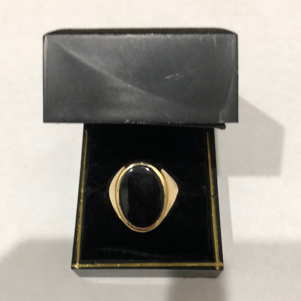 Men’s 14 Karat Yellow Gold Oval Onyx Ring. Brand New & a great holiday gift!